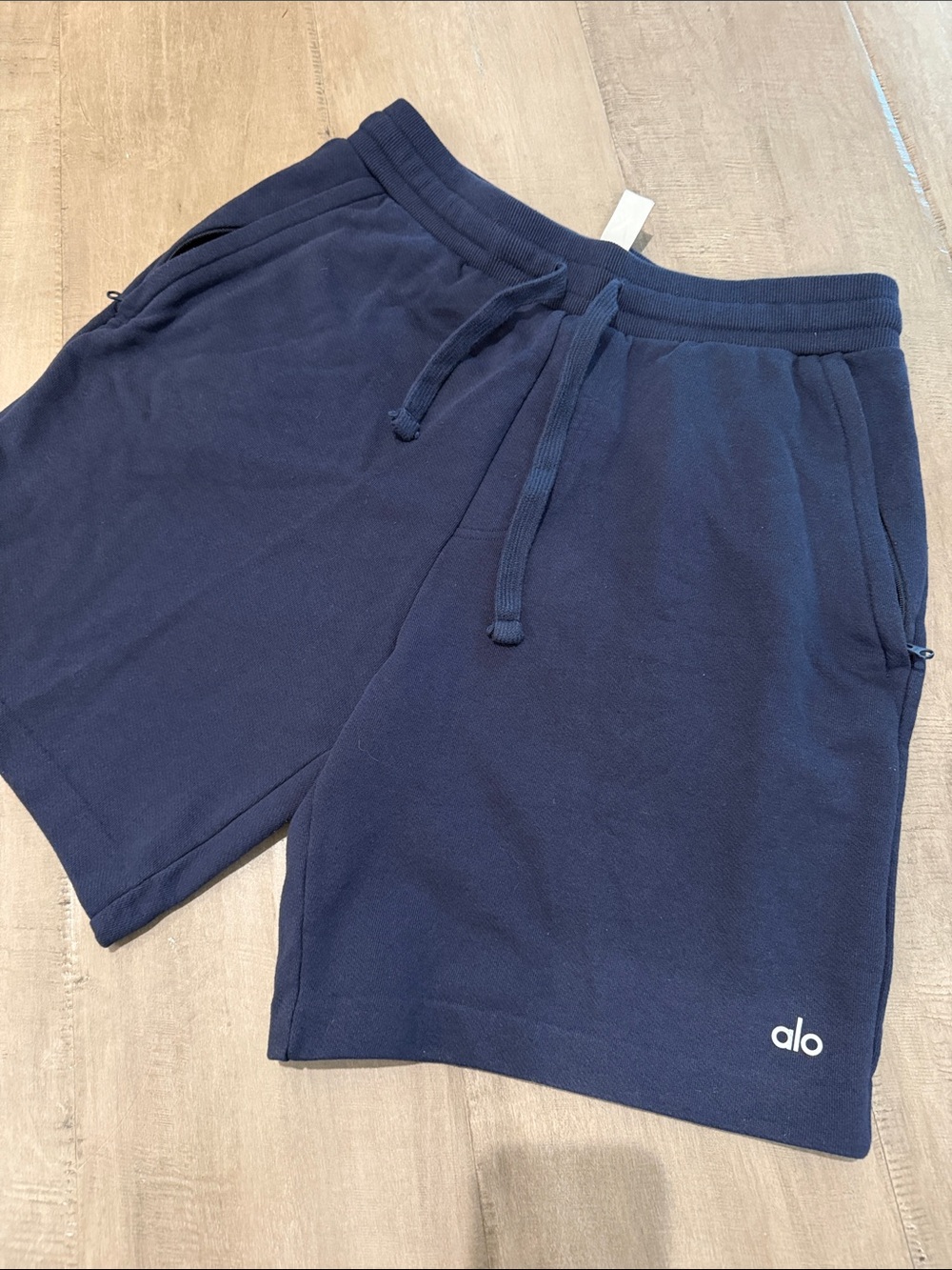 ALO Yoga Men's Navy Chill Short size L